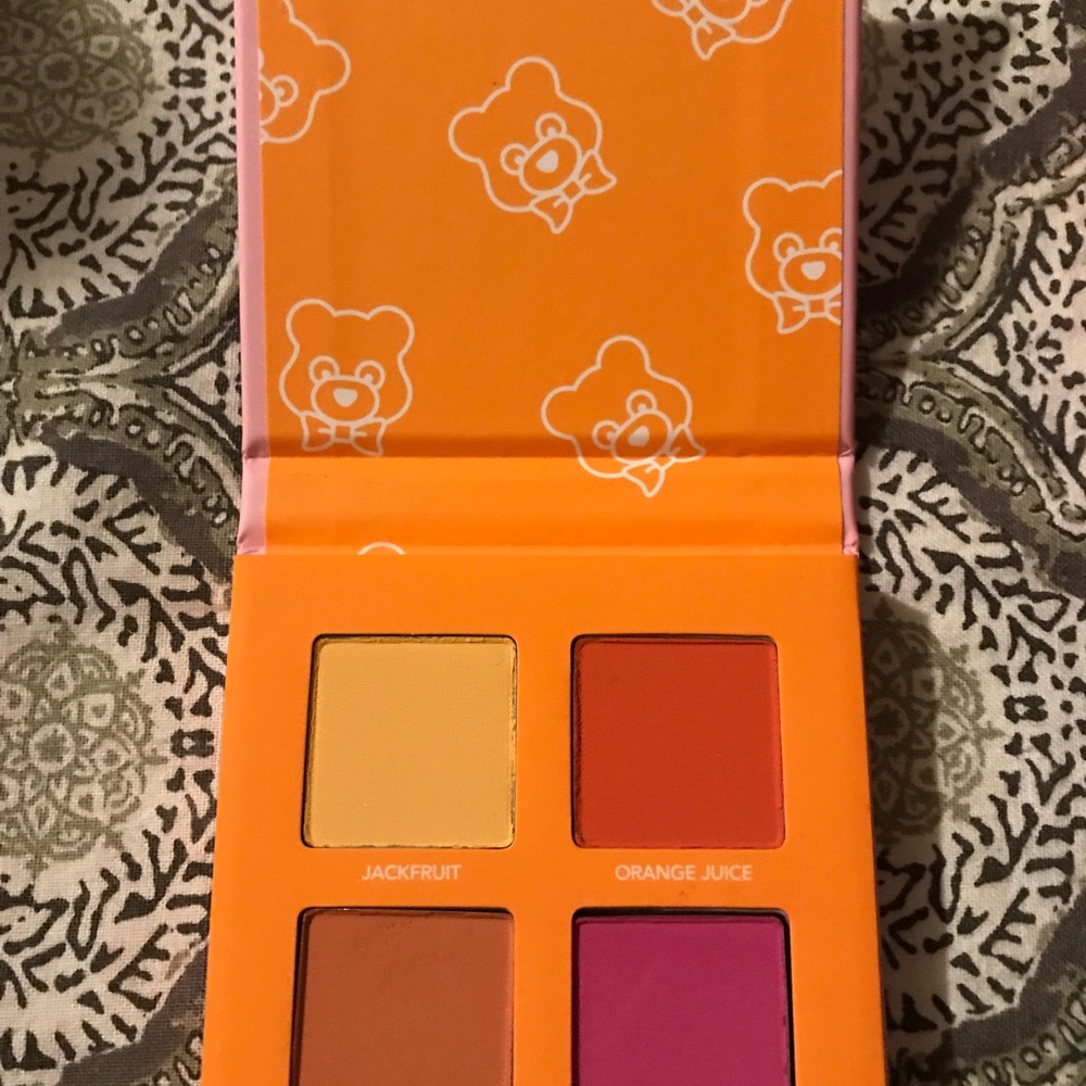 Brand new eye shadow palette 🎨